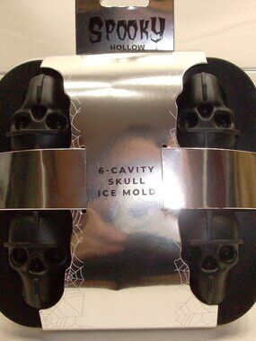 Spooky Hollow 6 Cavity Skull Ice Mold with Lid New in original packaging!